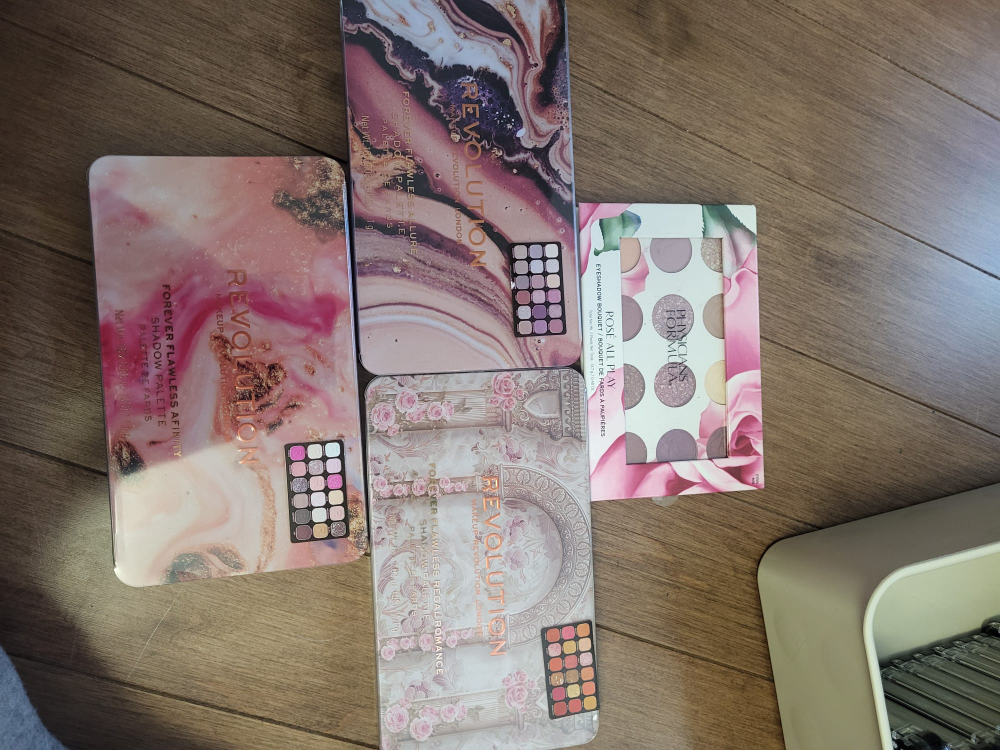 NYX & Revolution Eyeshadow Palettes - Bundle - photo 4