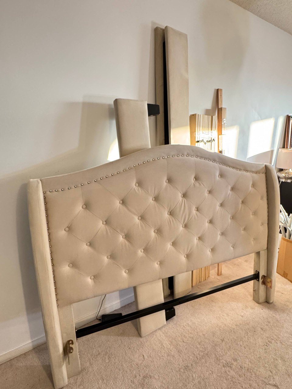 Bed Frame With Upholstered Tufted Headboard - Queen Size - photo 2