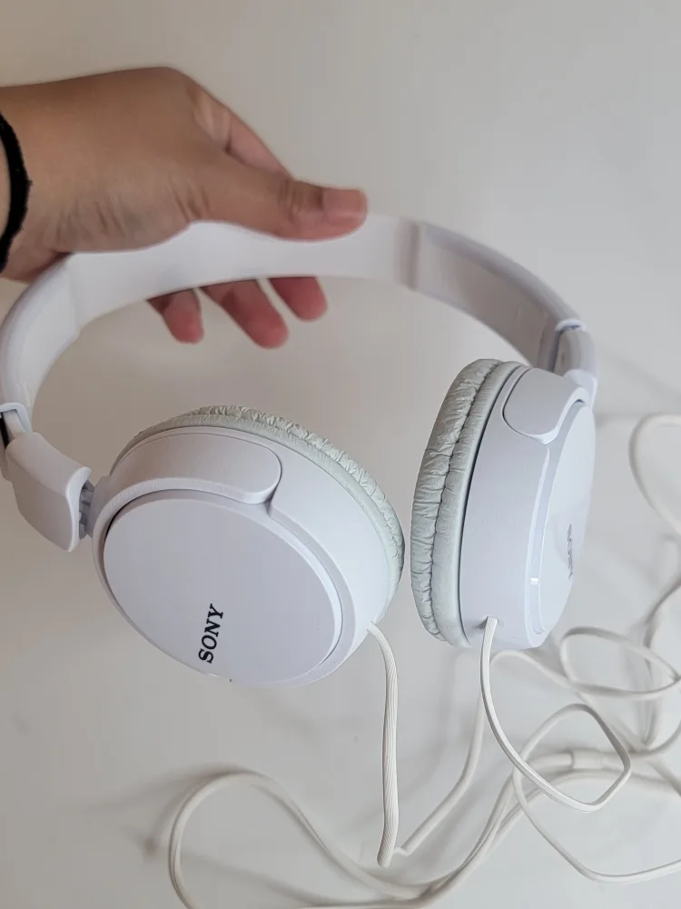 Sony White Headphones image indicator(2)