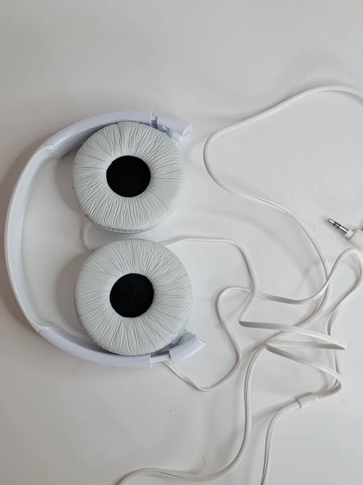 Sony White Headphones image indicator(3)