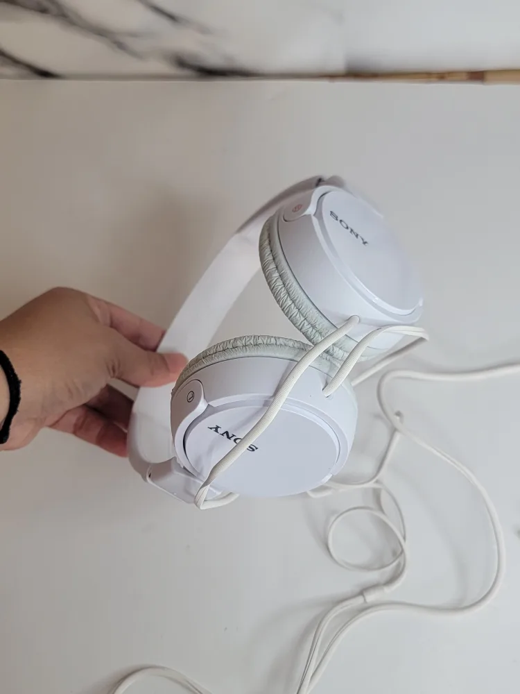 Sony White Headphones image indicator(4)