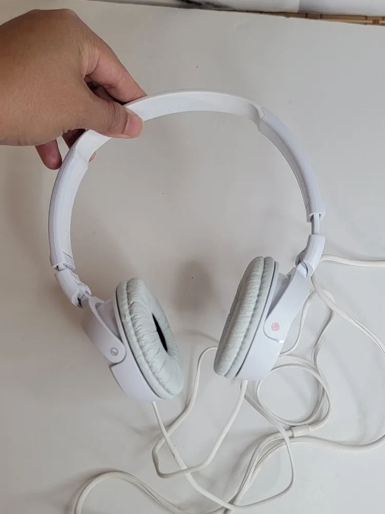 Sony White Headphones image indicator(6)