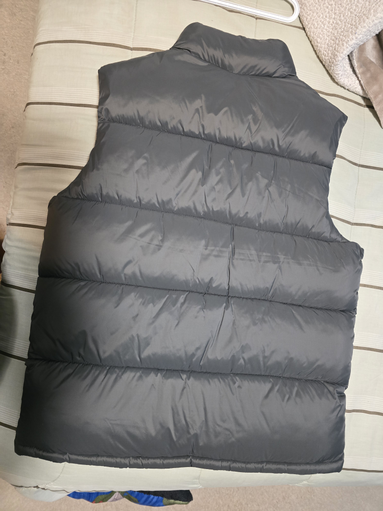 Old Navy Puffer Vest - Size L - photo 3