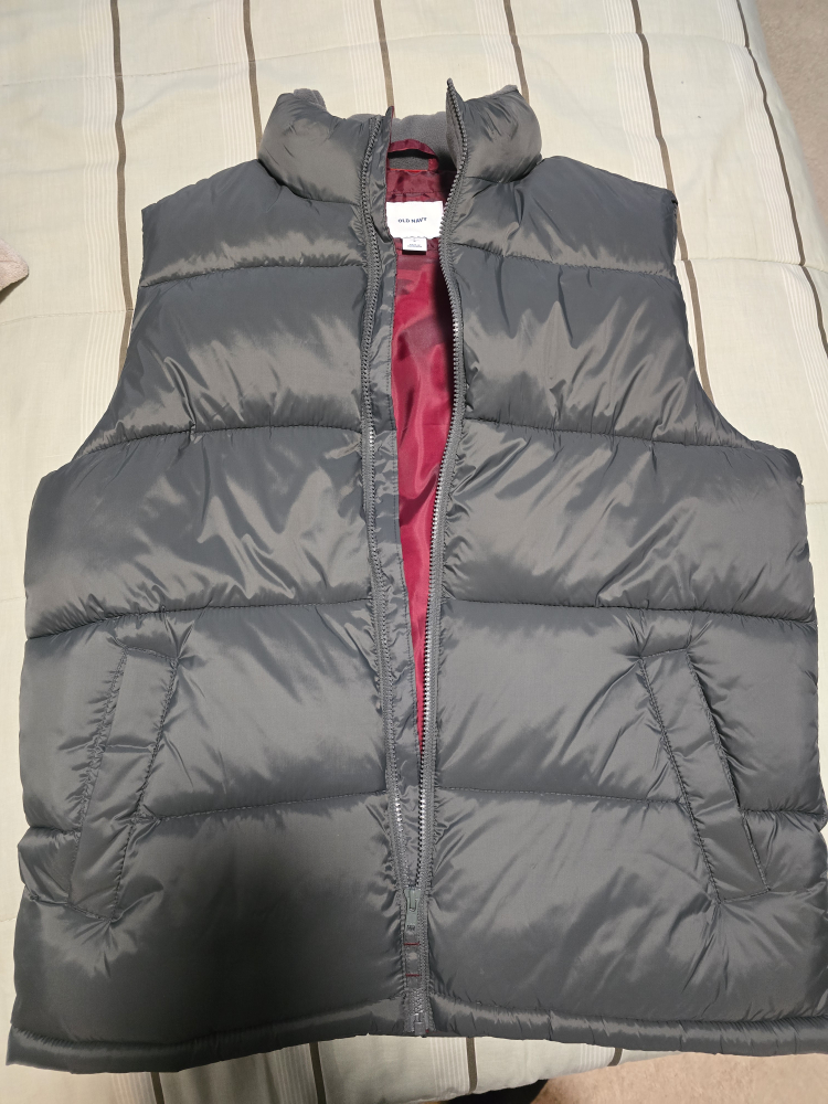 Old Navy Puffer Vest - Size L - photo 4