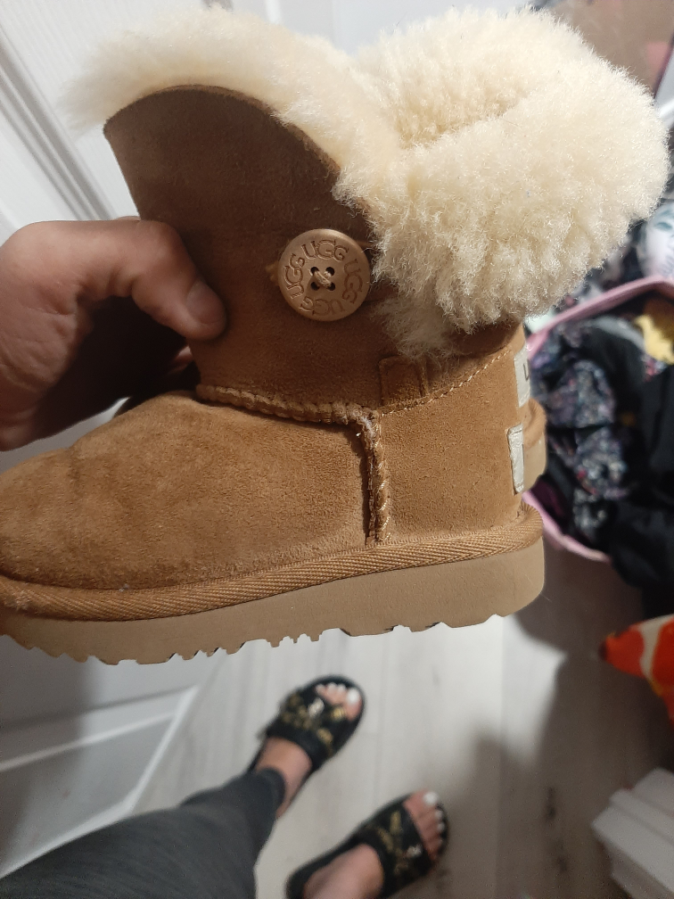 UGG Kids' Classic Short Boot, Size 7