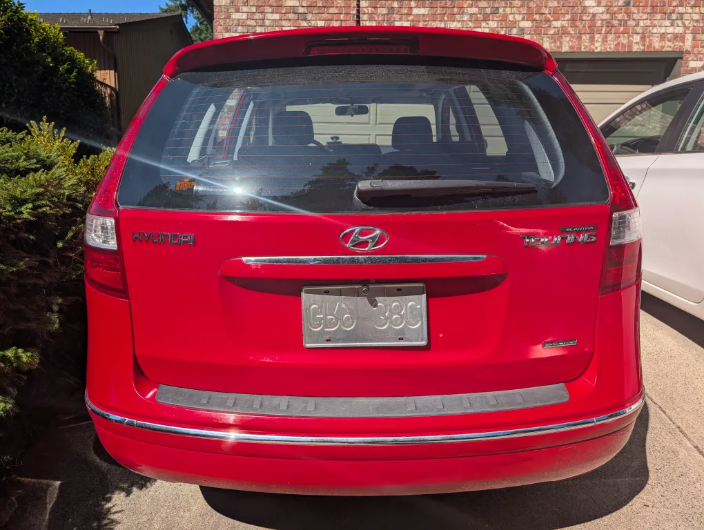 Hyundai Elantra Touring - Red Wagon image indicator(3)