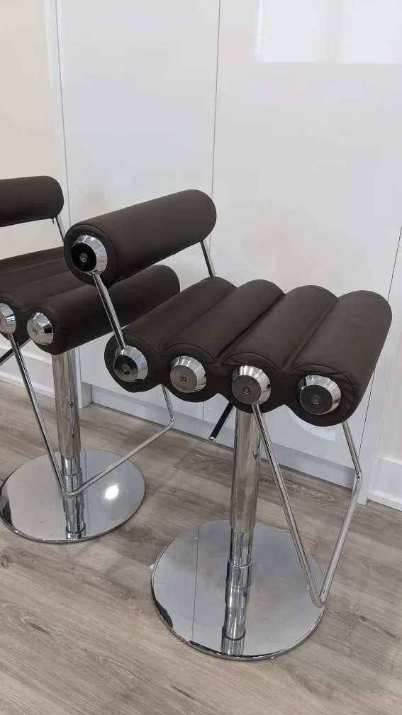 Set of 2 Brown Bar Stools image indicator(2)