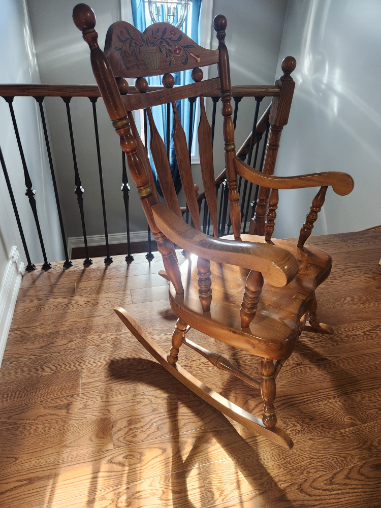 Wooden Rocking Chair - Classic Style - photo 2