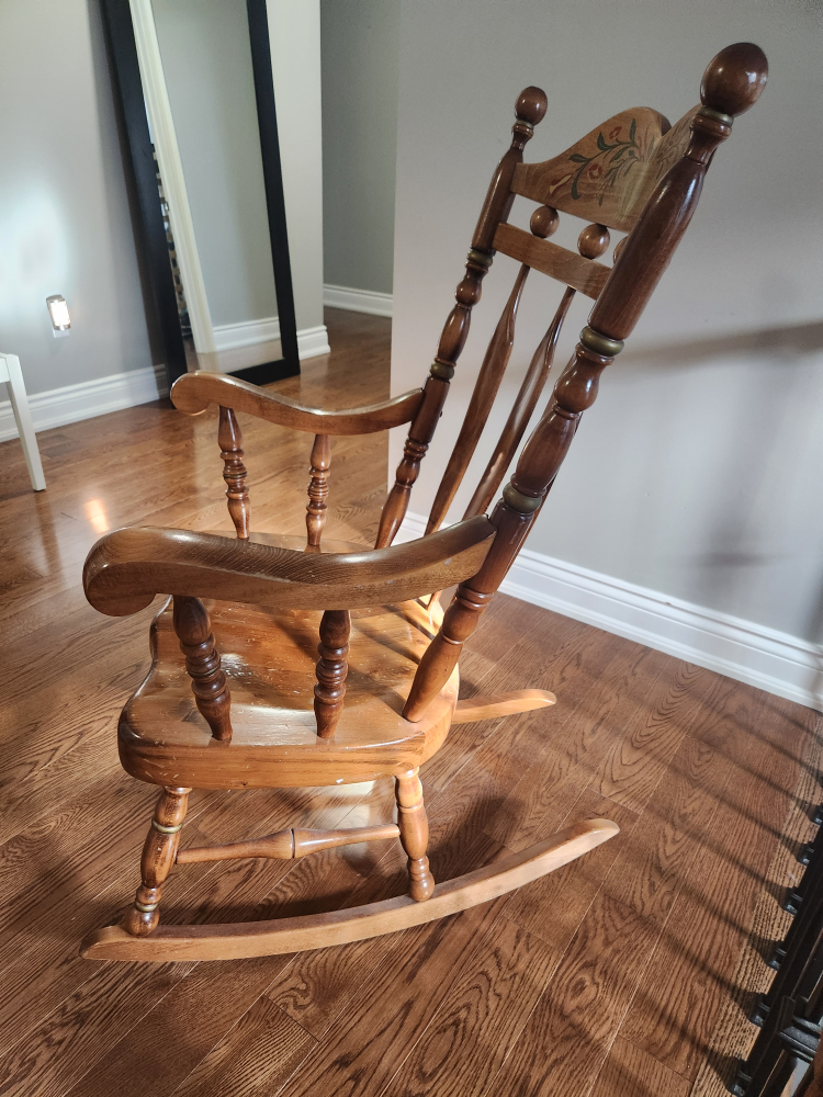 Wooden Rocking Chair - Classic Style - photo 3