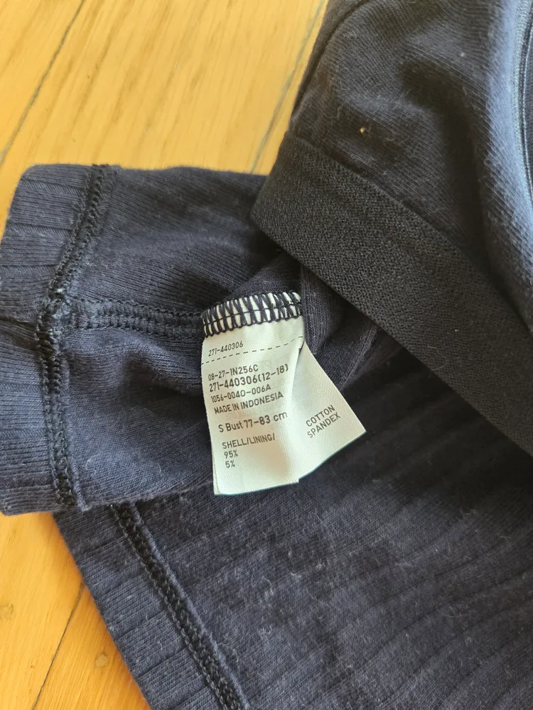 Uniqlo Ribbed Cropped Bra Sleeveless Top Navy Small image indicator(5)