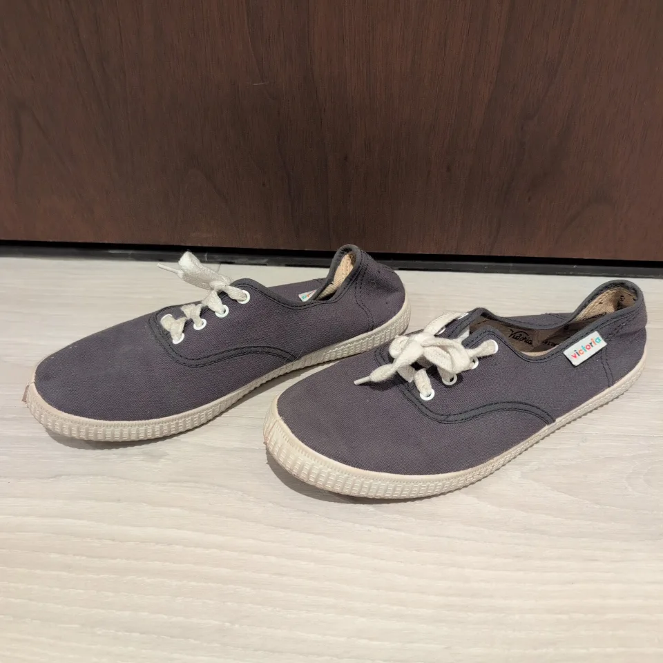 Victoria Plimsolls - Size 38 thumbnail