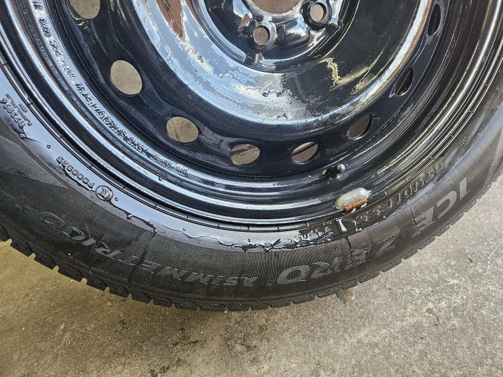 Pirelli Ice Zero  235/60R18 Winter Tire with rims