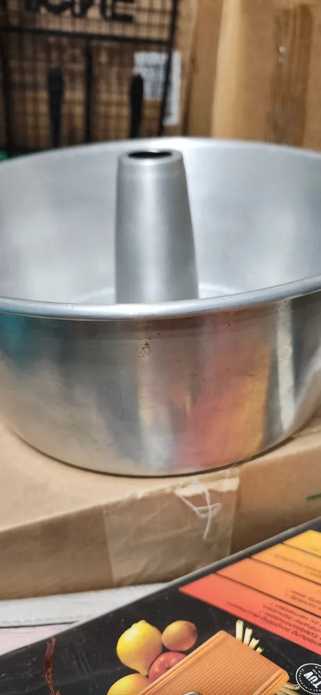 Angel Food Cake Pan - 10 inch like new. price not negotiable image indicator(3)
