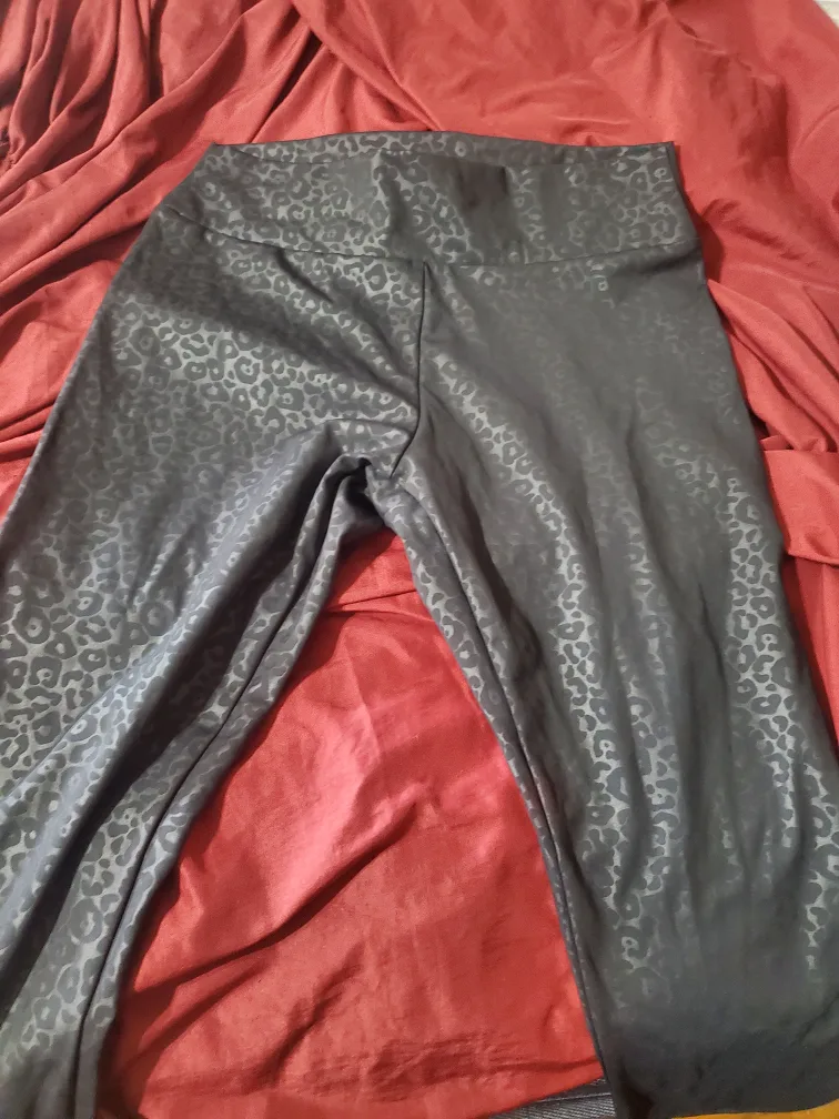 Assorted Women's Clothing image indicator(3)