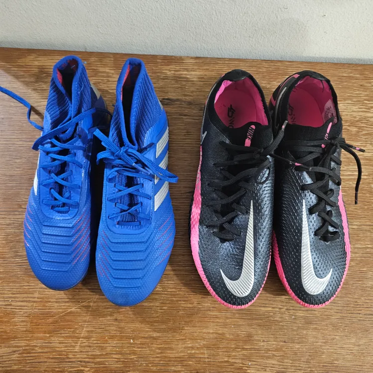 Adidas Predator & Nike Phantom Soccer Cleats each 7$ image indicator(4)