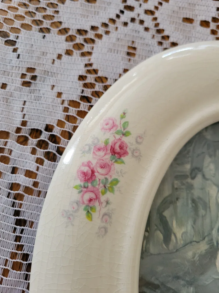 Vintage Oval Picture Frame with Floral Design .art image indicator(3)