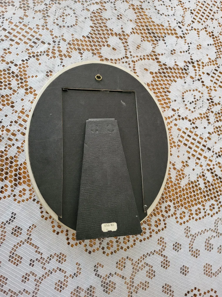 Vintage Oval Picture Frame with Floral Design .art image indicator(4)