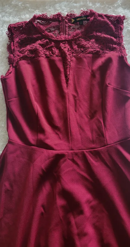 Burgundy Lace Sleeveless Dress image indicator(9)