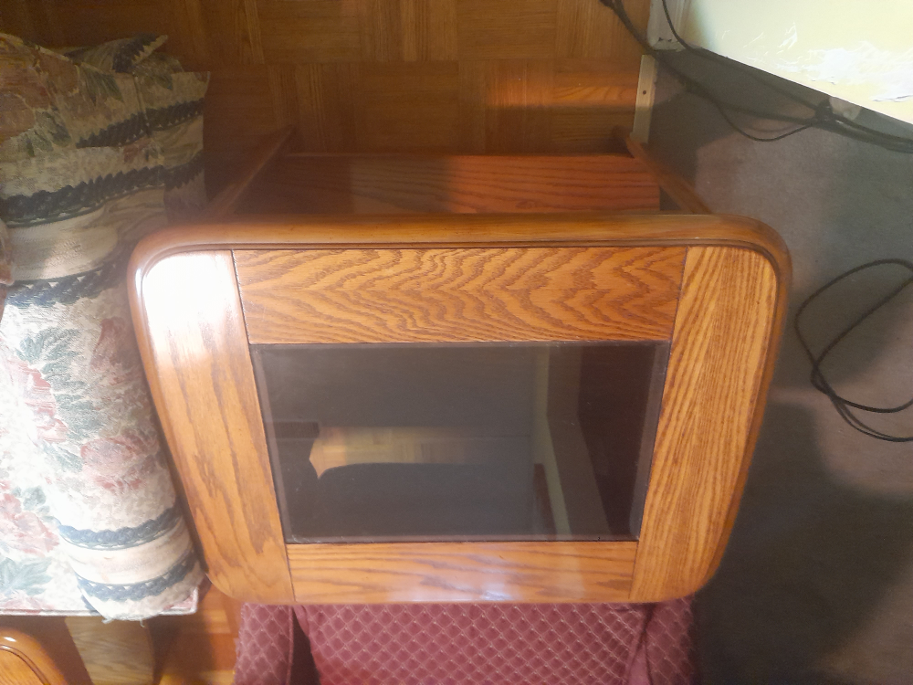 Oak Coffee Table  and 2 side tables with Glass Insert