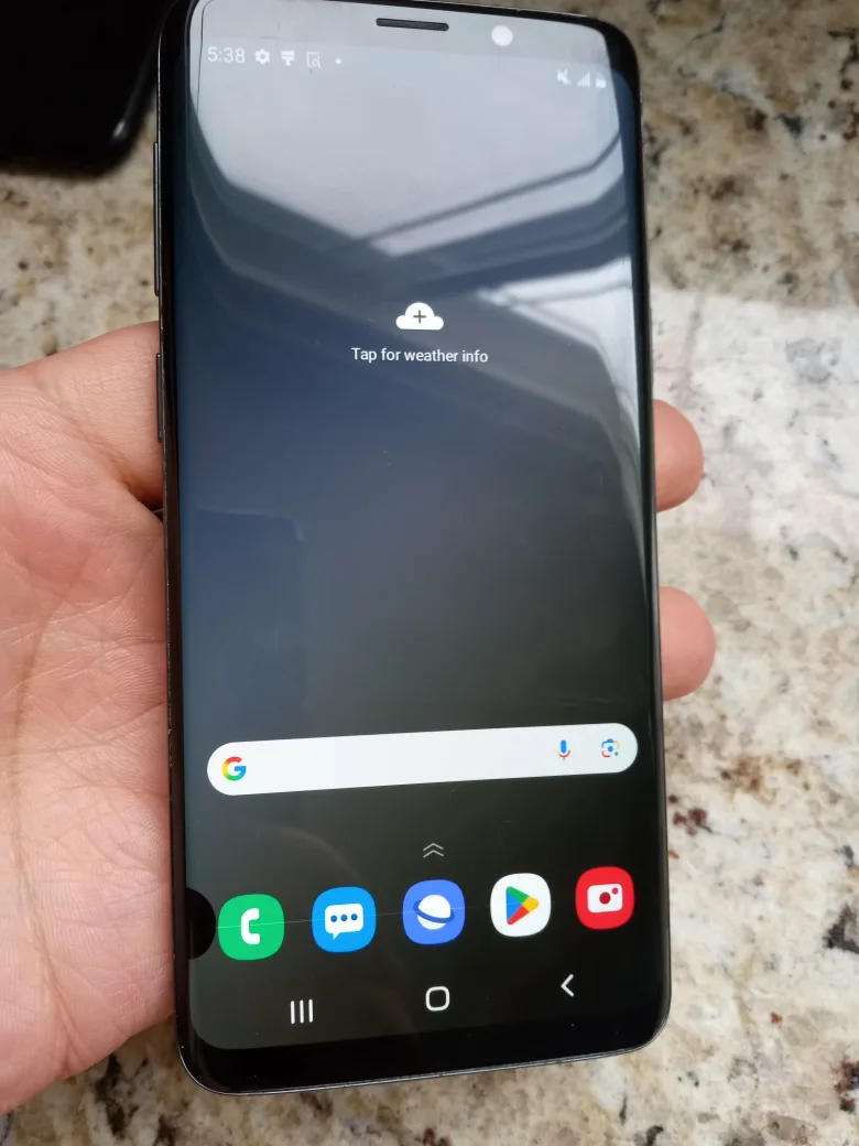 Samsung Galaxy S9 has black dot- Great Condition thumbnail