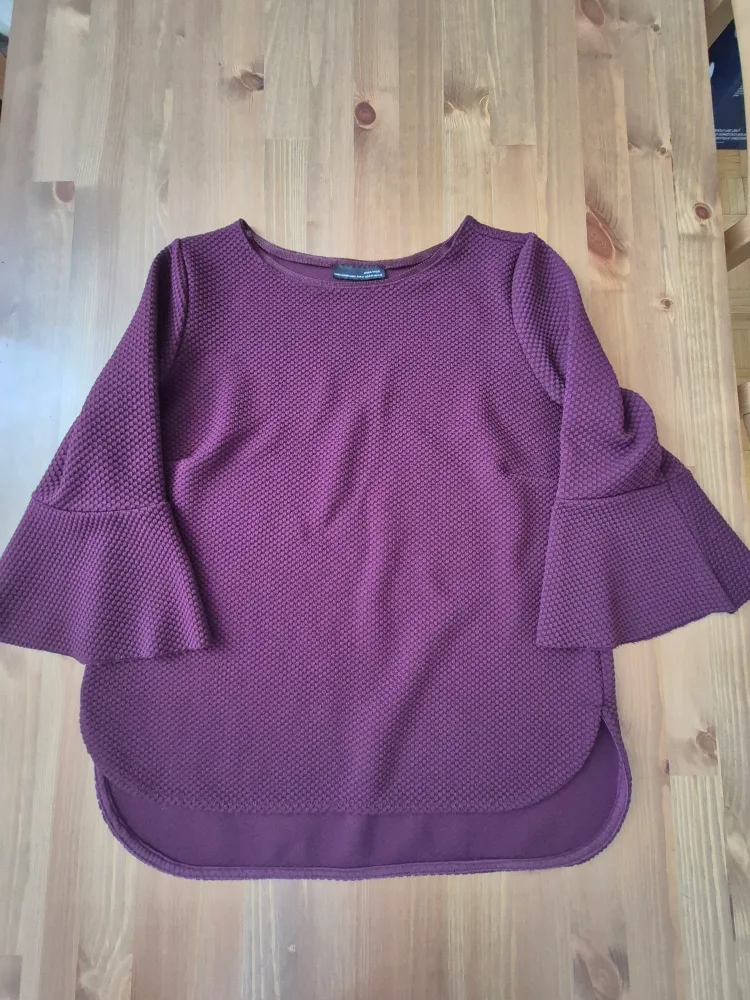 Zara W&B Purple Textured Bell Sleeve Top - Size M thumbnail