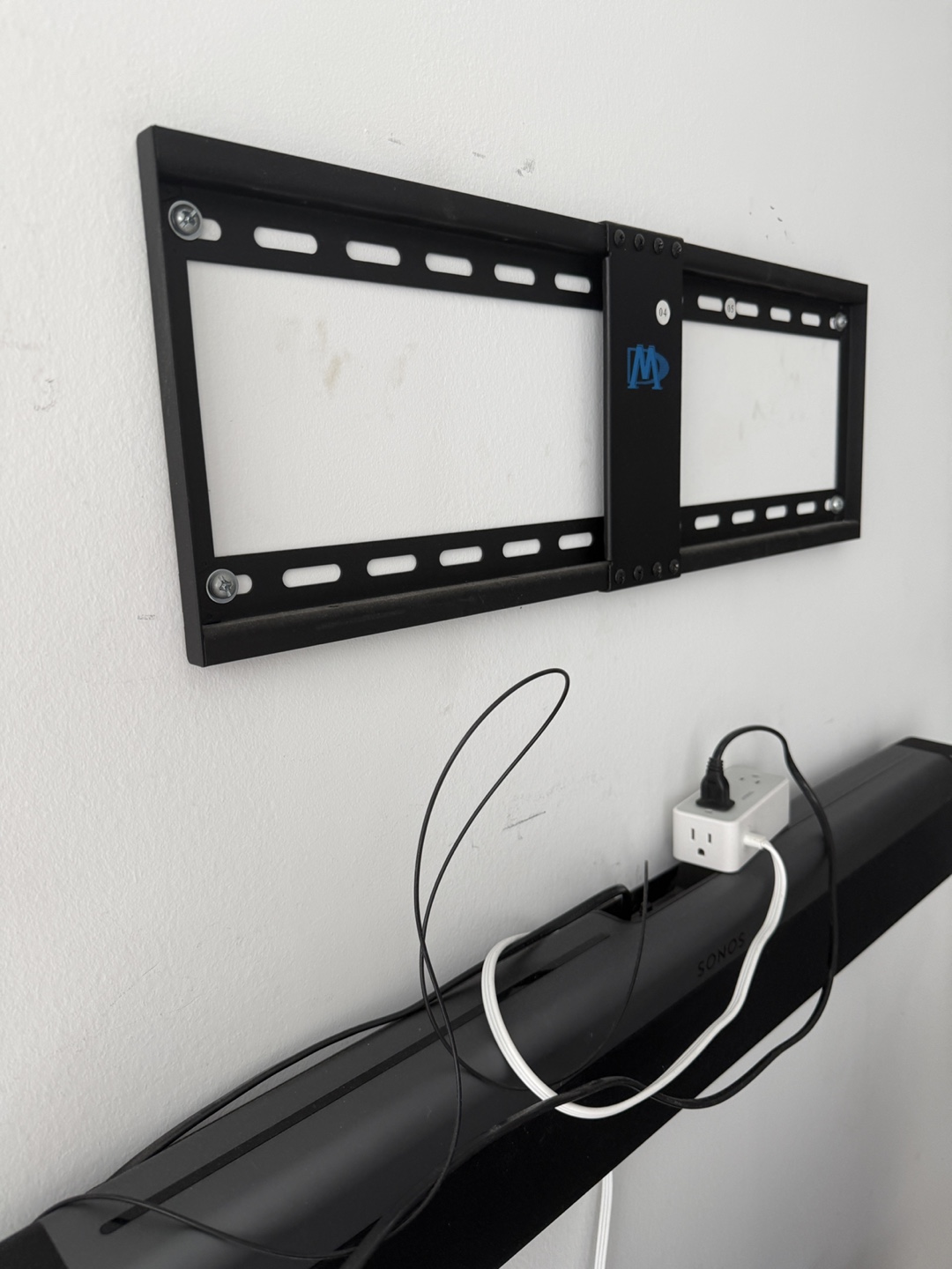 LG 55” Oled c8 Smart tv + SONOS Playbar + Wall Mounting Brackets - photo 2