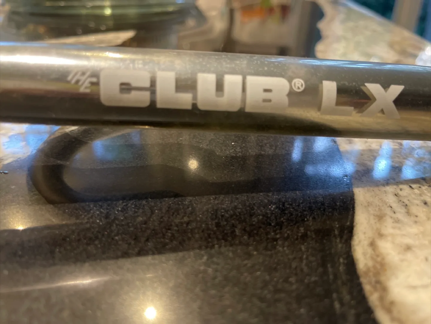 The Club LX Steering Wheel Lock image indicator(2)