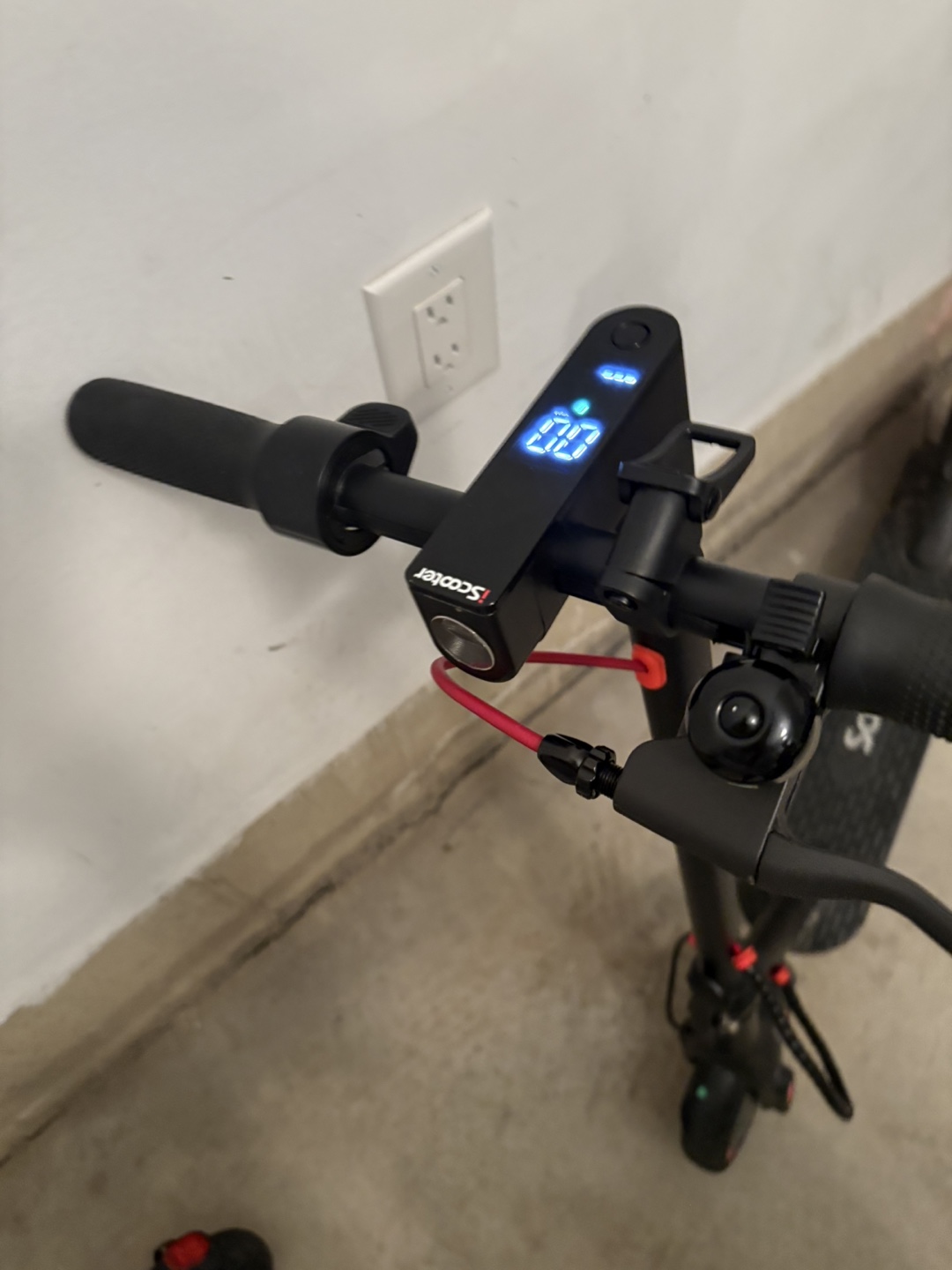 iScooter i8-III Electric Scooter - Black - photo 2