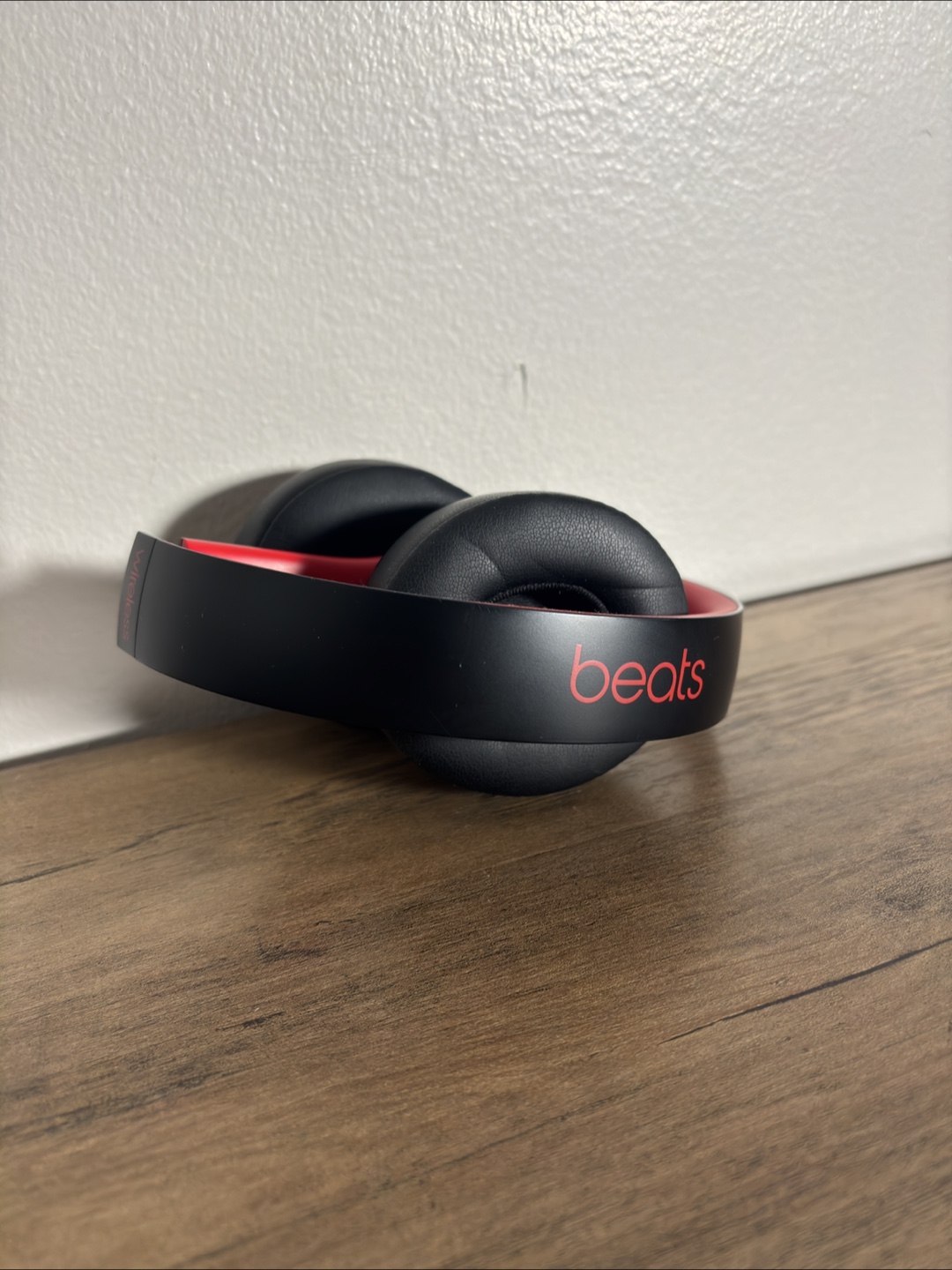 Beats Solo3 Wireless Headphones (Black/Red) – Decade Collection