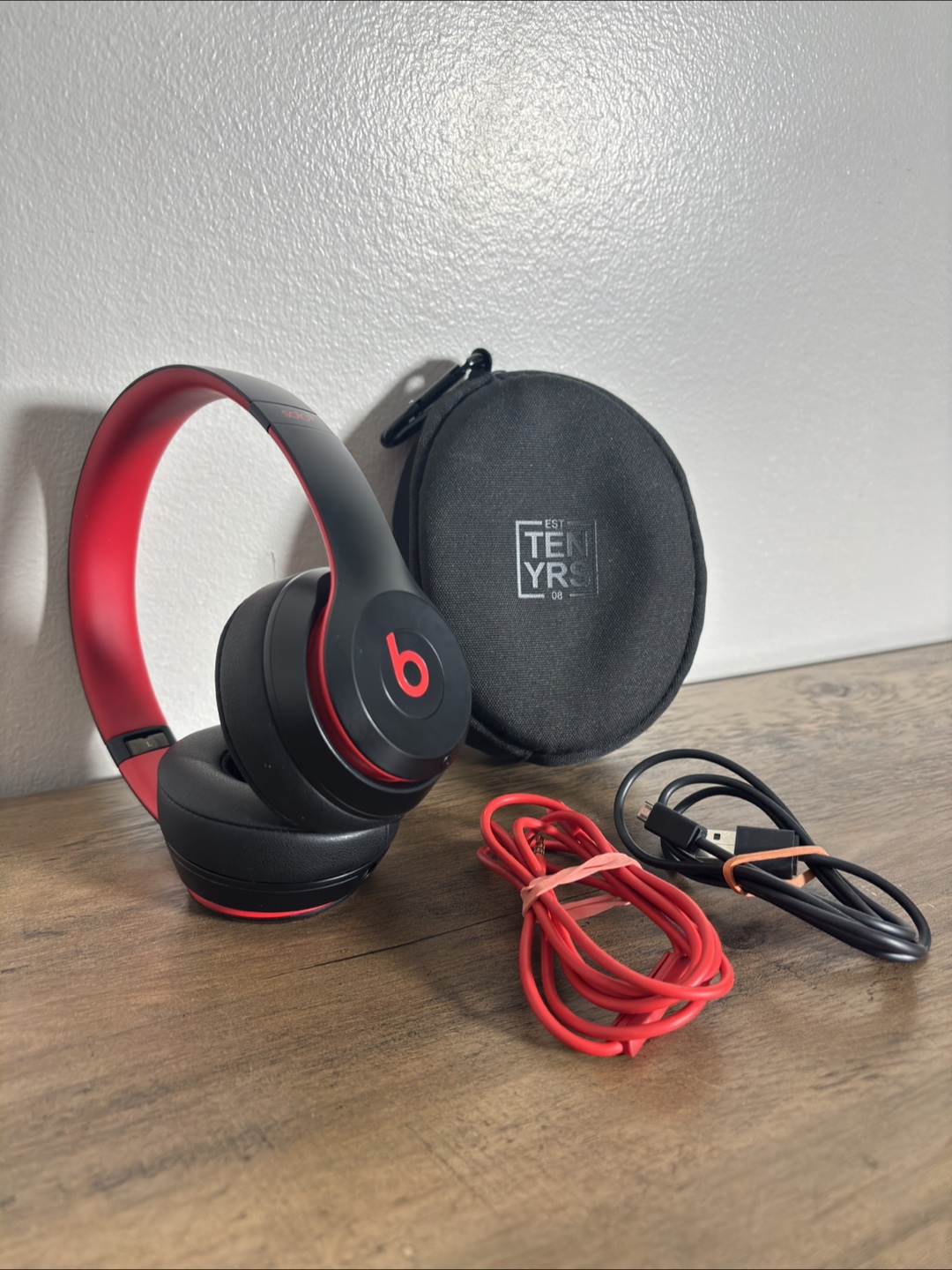 Beats Solo3 Wireless Headphones (Black/Red) – Decade Collection - photo 2