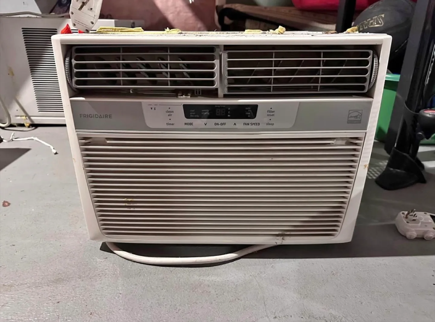 Frigidaire 10,000 BTU Window AC - Work in great condition. thumbnail
