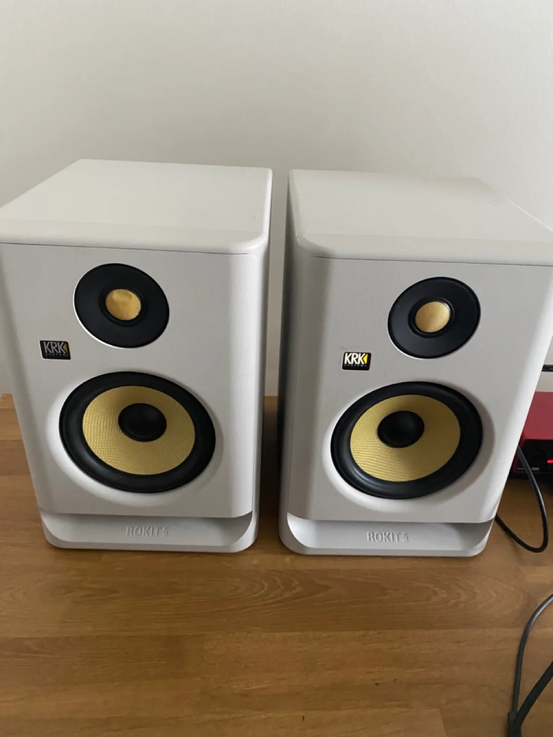 KRK Rokit 5 Studio Monitors - White thumbnail