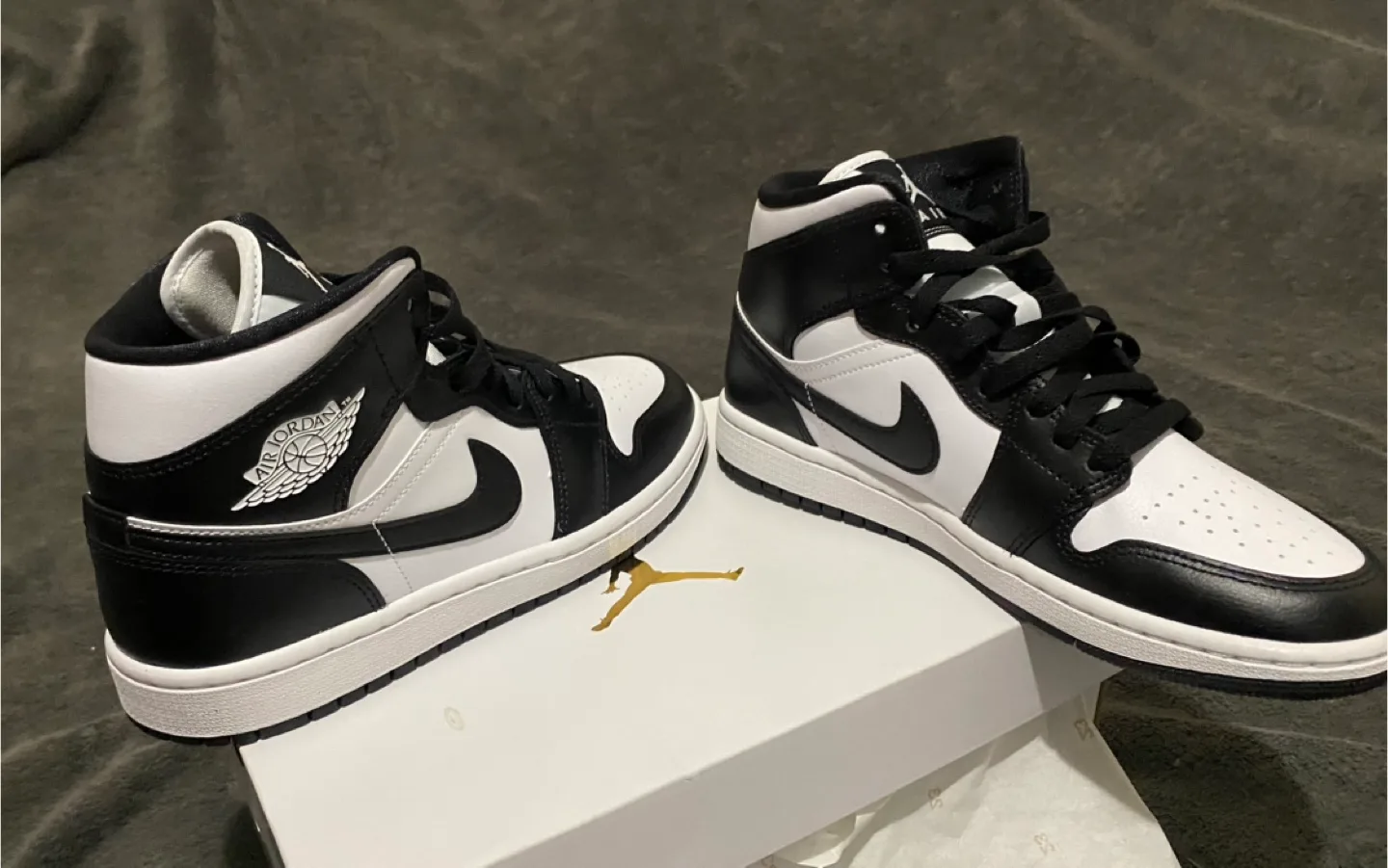 Nike Air Jordan 1 Mid Panda image indicator(2)