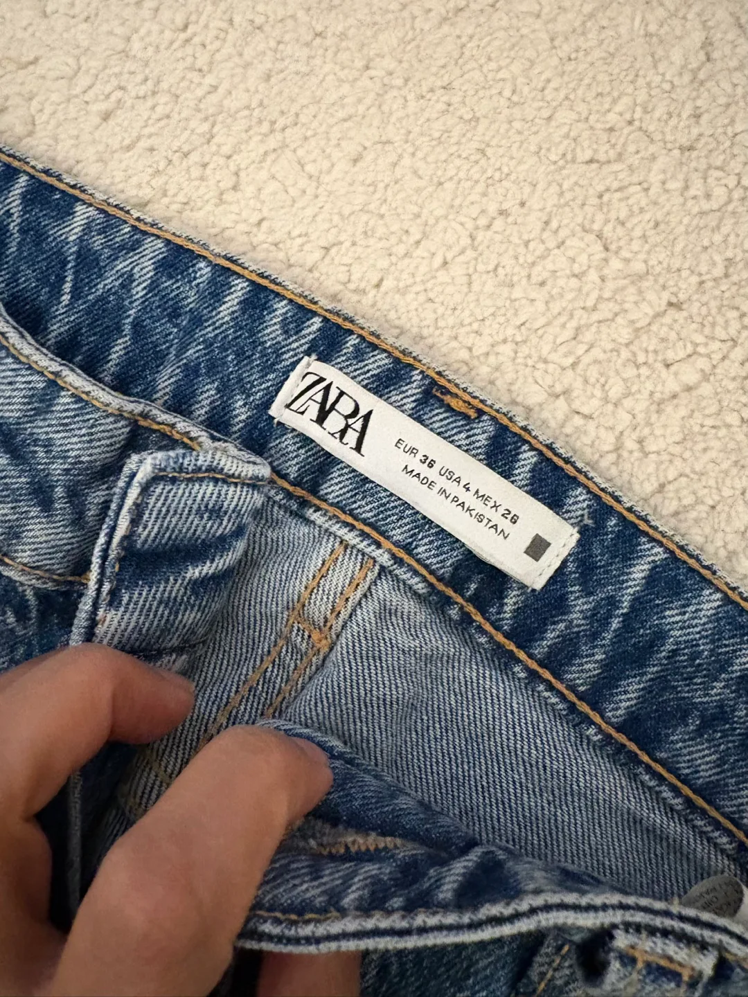 Zara Mom Fit Jeans - Size 4 thumbnail