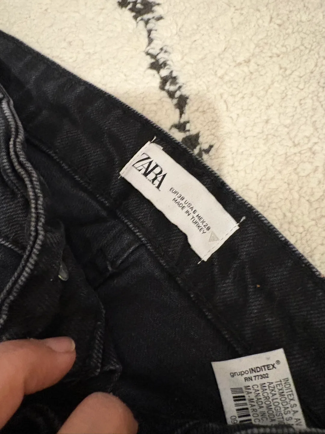 Zara Black Jeans - Size 6 thumbnail