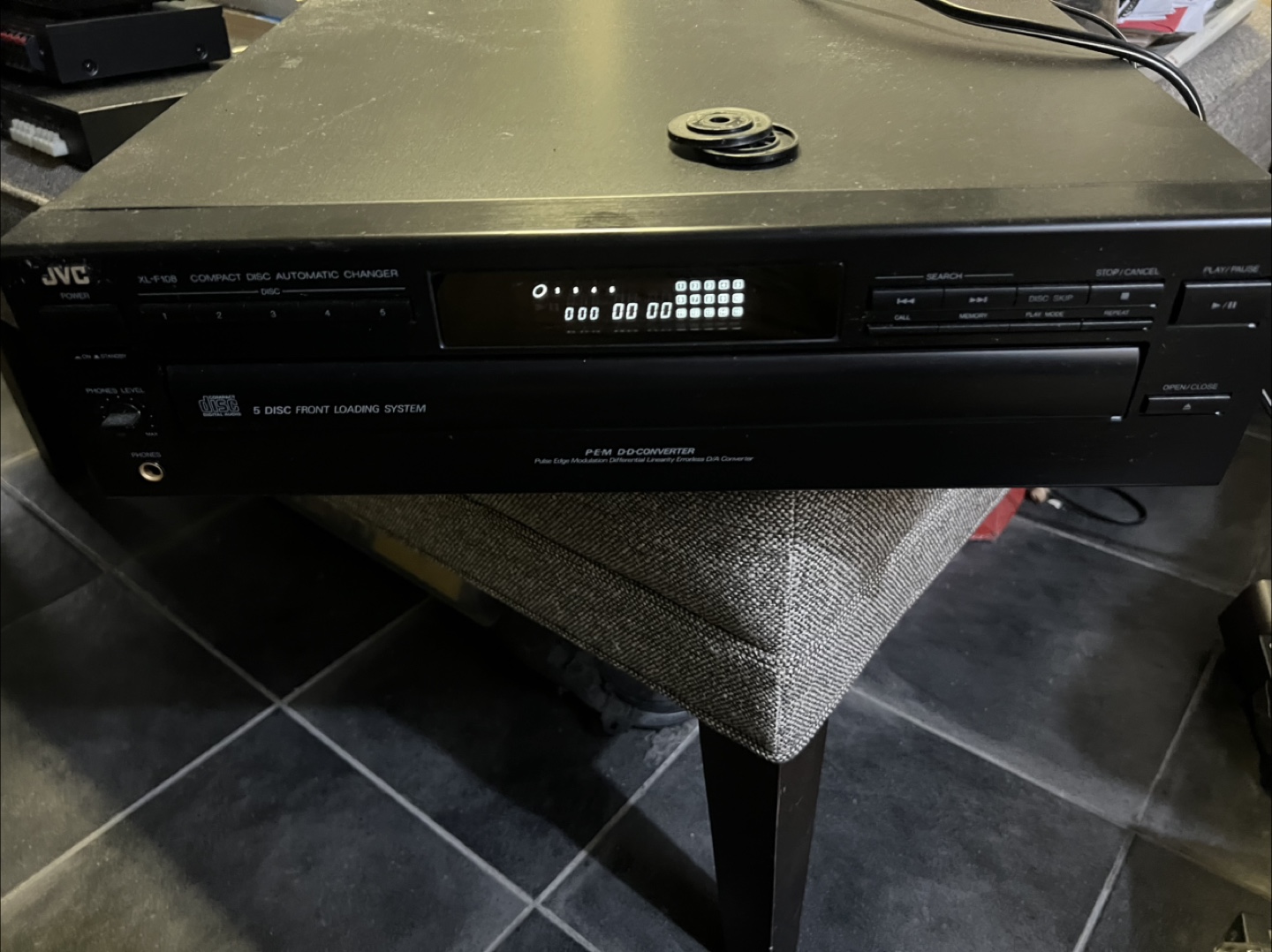 JVC XL-F108 Compact Disc Automatic Changer - photo 2