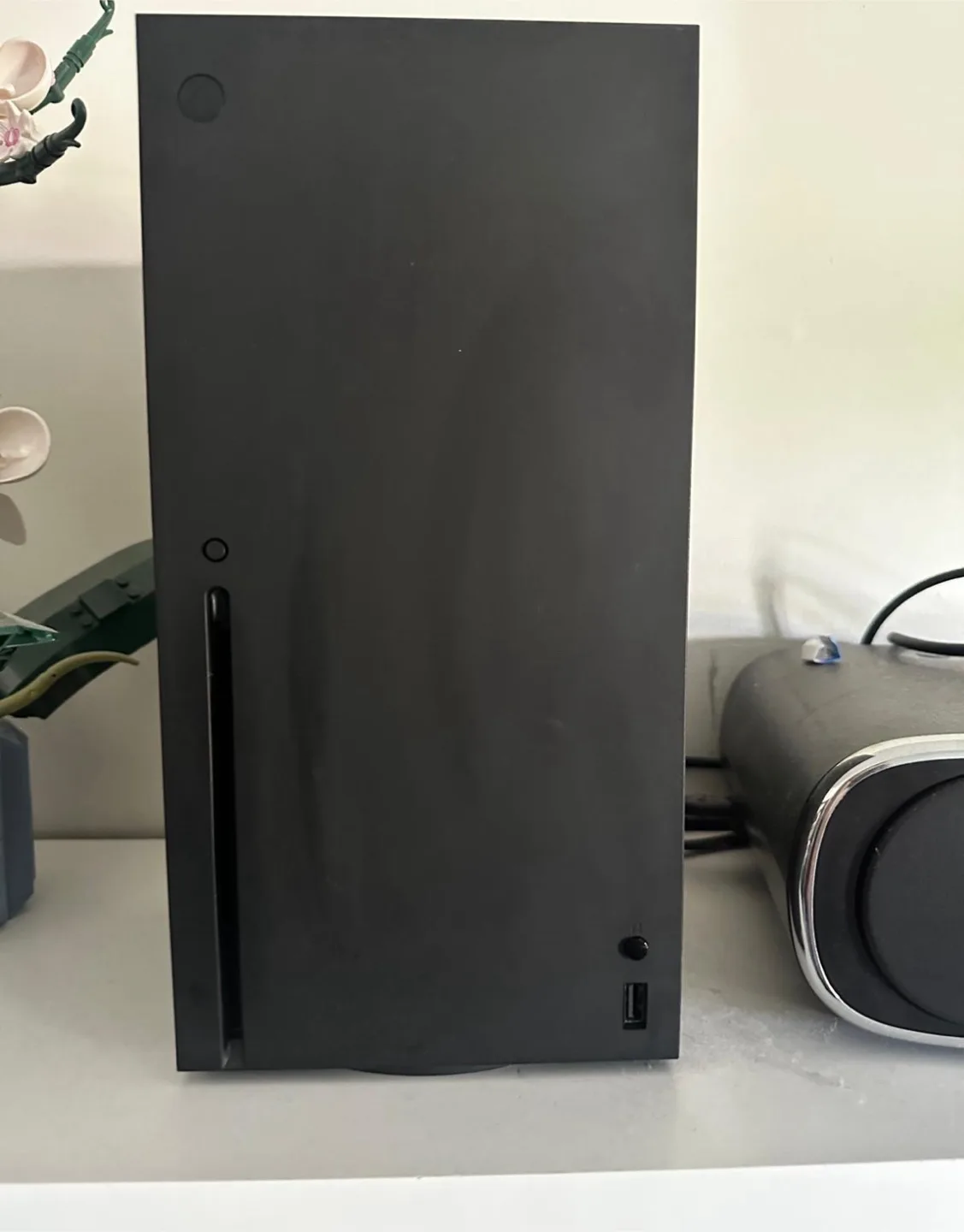 Xbox Series X Console + 2 Controllers image indicator(2)