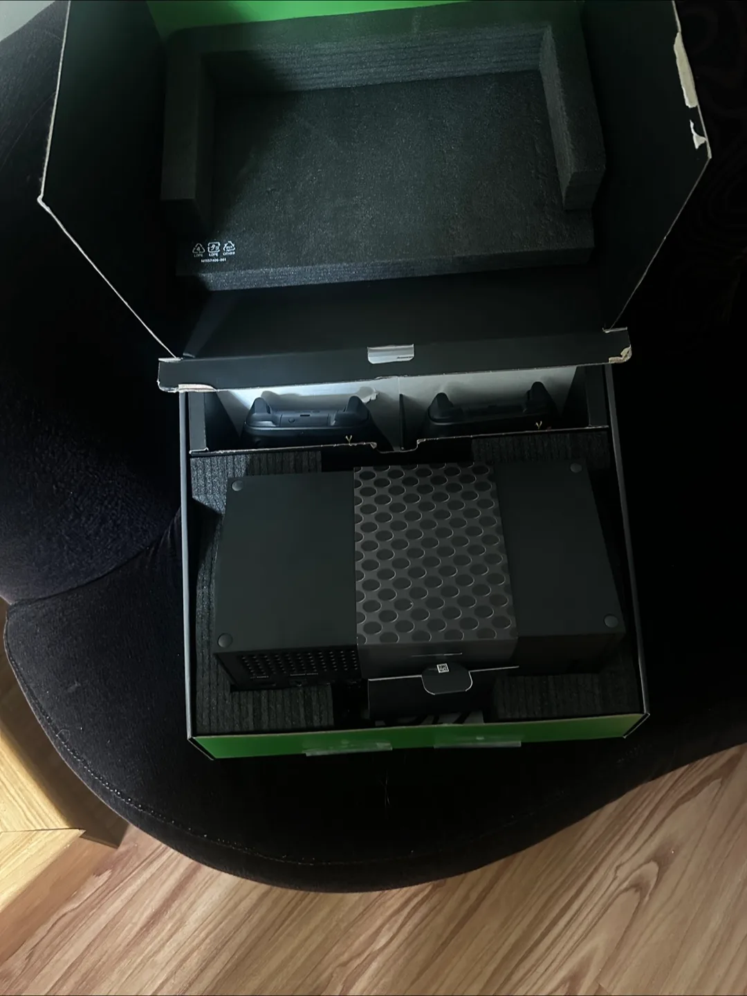 Xbox Series X Console + 2 Controllers image indicator(3)