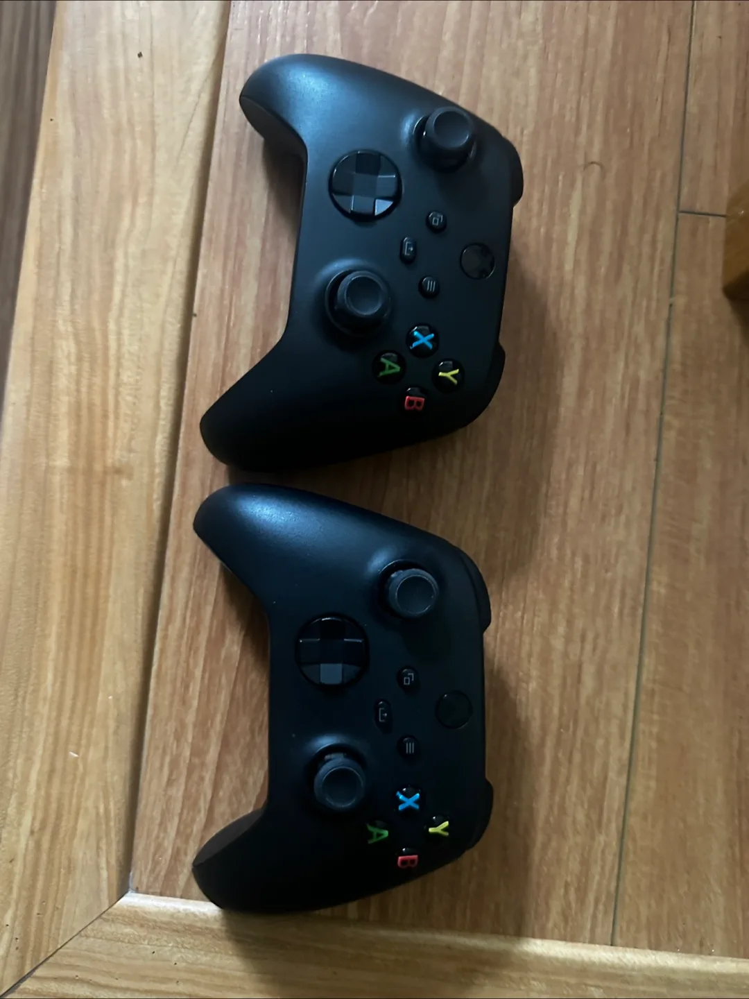 Xbox Series X Console + 2 Controllers image indicator(4)