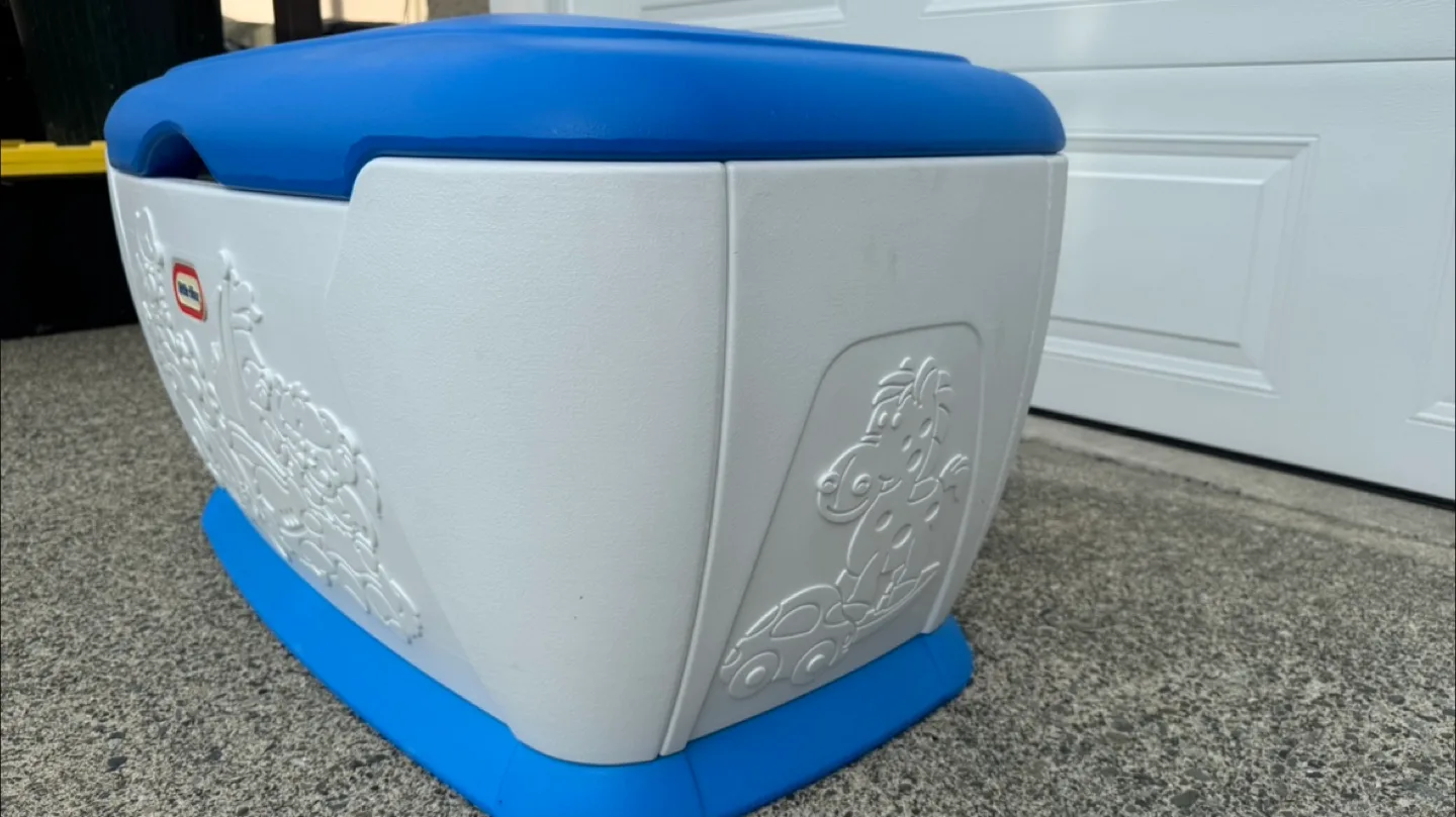 Little Tikes Toy Chest - Blue & White image indicator(2)
