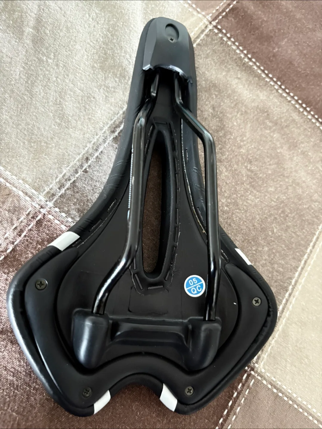 Gorix 9cotch Bike Seat - Black & White image indicator(5)