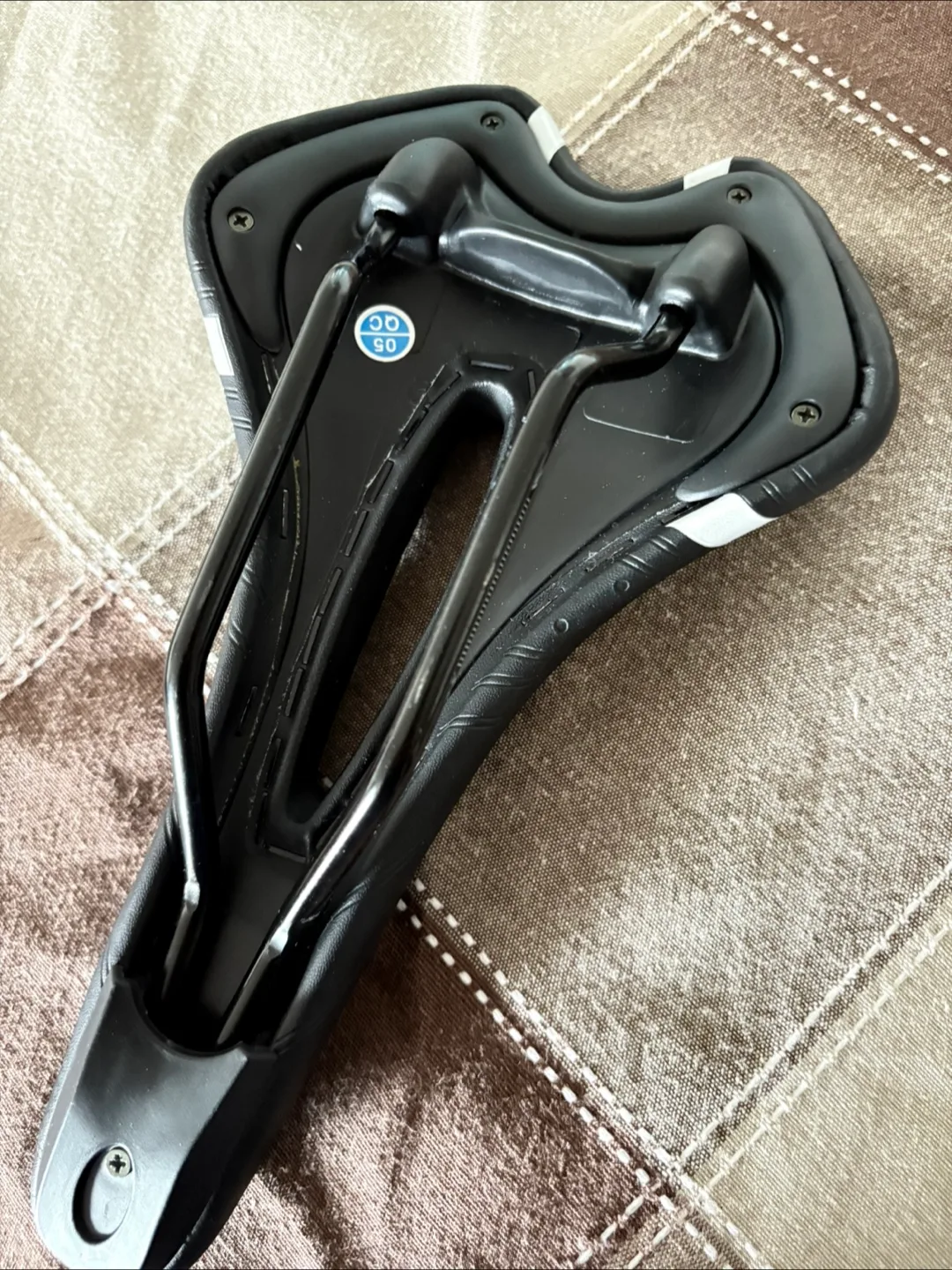 Gorix 9cotch Bike Seat - Black & White image indicator(4)