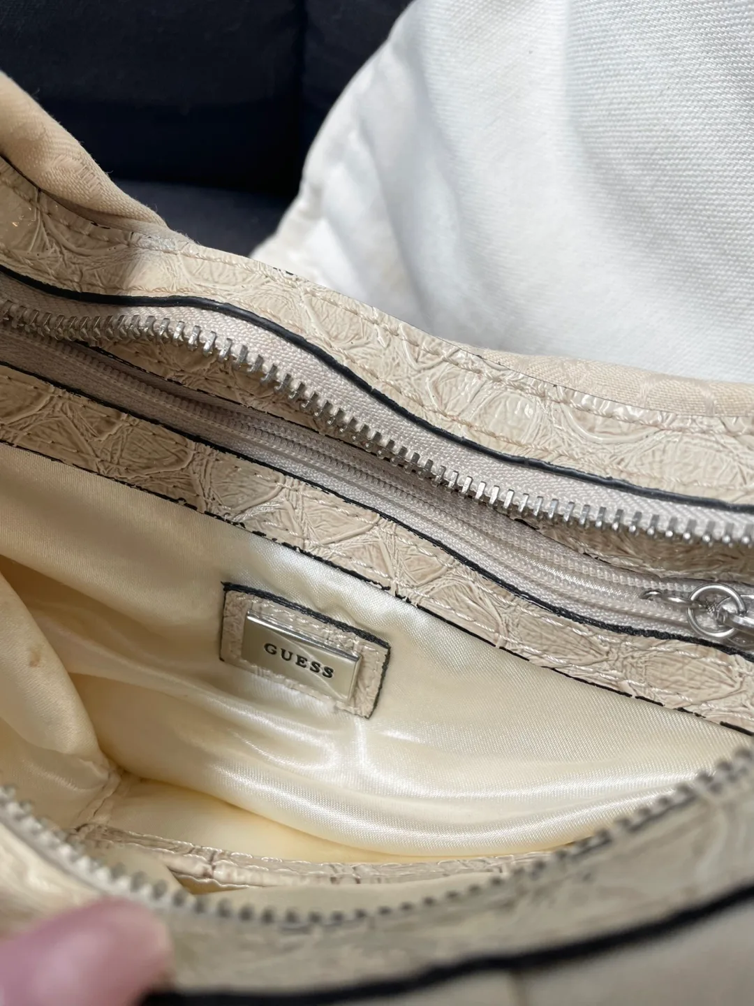 Vintage Guess Cream Shoulder Bag image indicator(6)