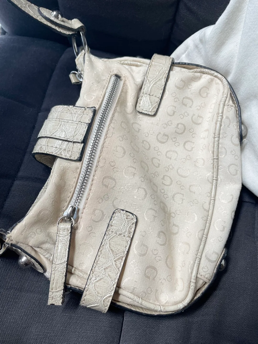 Vintage Guess Cream Shoulder Bag image indicator(4)