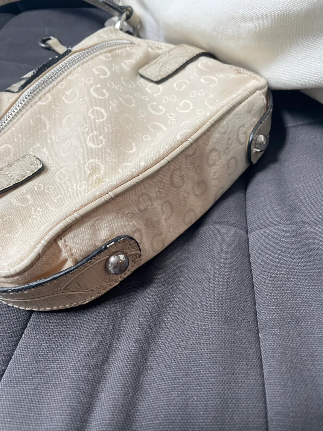 Vintage Guess Cream Shoulder Bag image indicator(5)