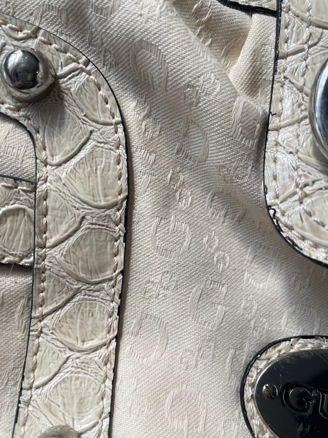 Vintage Guess Cream Shoulder Bag image indicator(3)