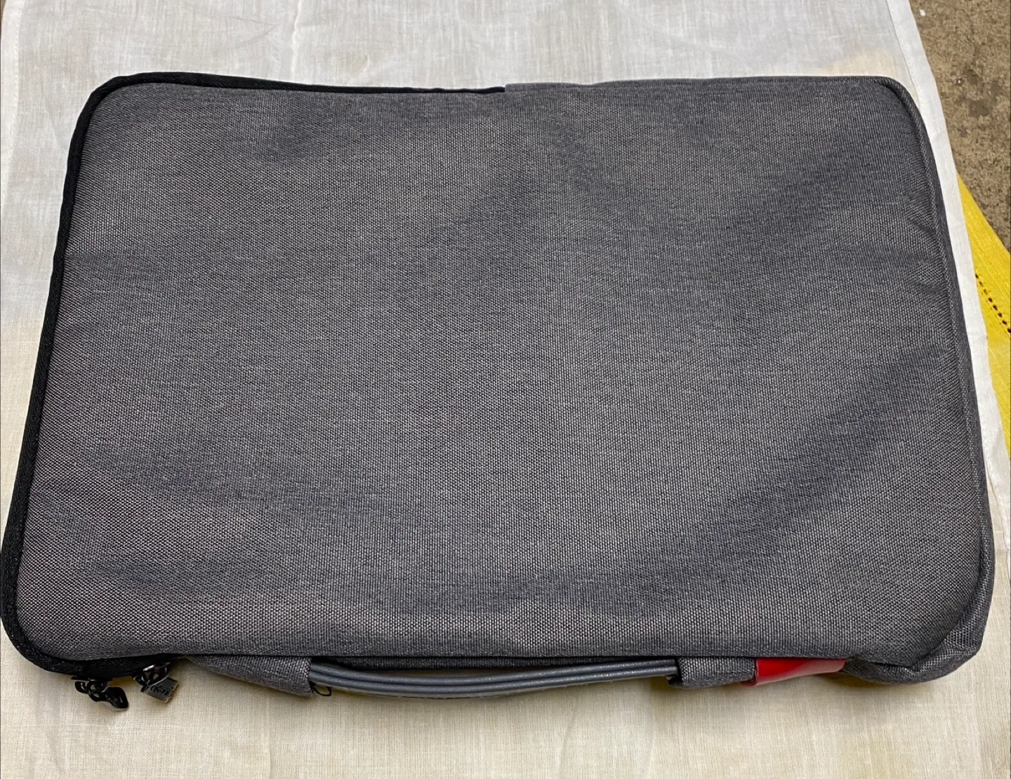 iCozzier 13-13.3 inch Thri-Sidepocket Laptop Sleeve with Handle image indicator(2)