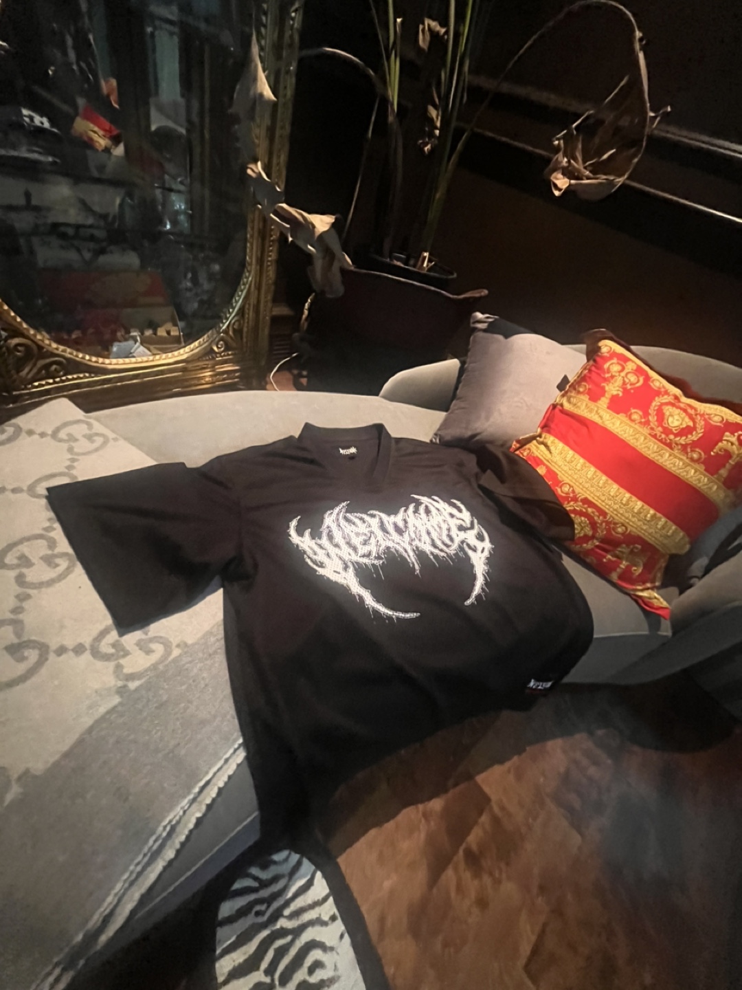 welcome Black Graphic T-Shirt, Size L