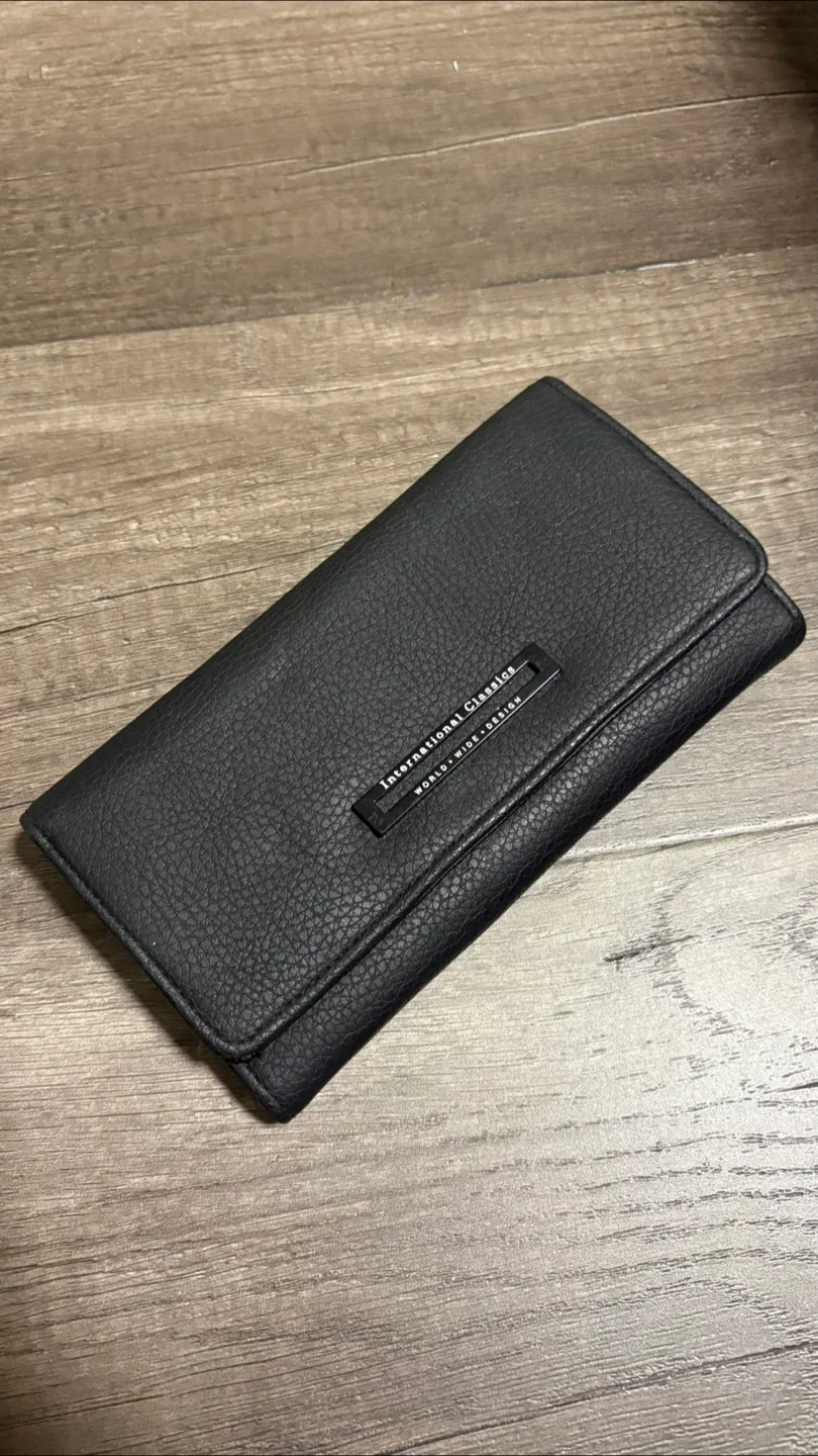 International Classics Black Wallet thumbnail