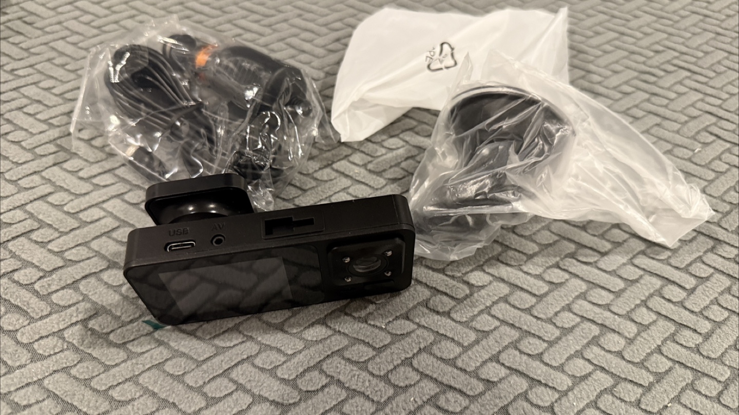 Dual integrated camera dash cam - photo 2